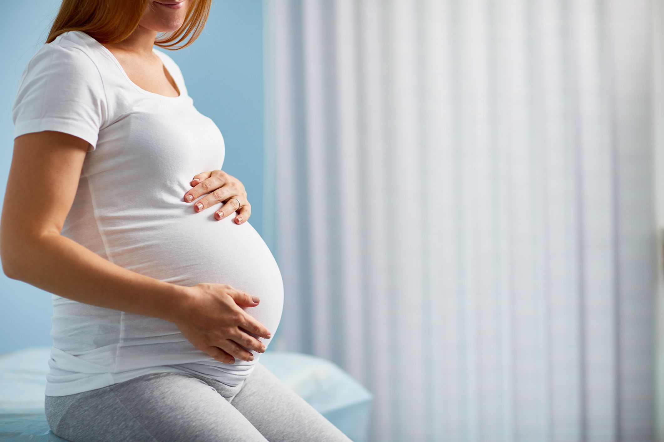 生理や妊娠 感染症以外にも 胸の張りや痛みを感じる11の原因