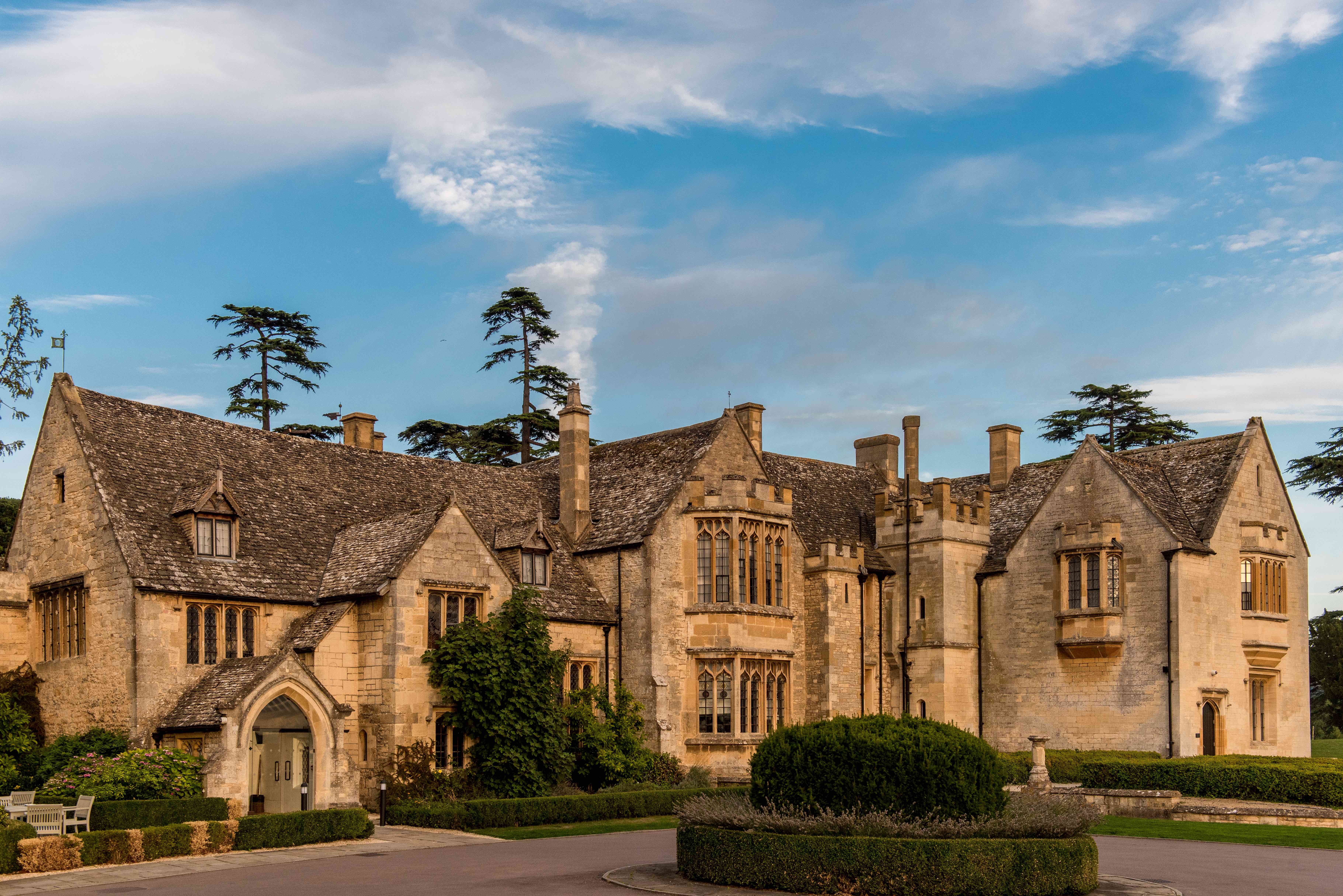 Cosy Cotswolds Manor House For An Autumnal Weekend   Exterior 3 1572957280 