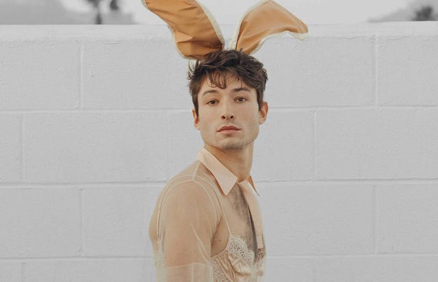 Ezra Miller, estrella de 'Animales Fantásticos', se convierte en Conejita  Playboy