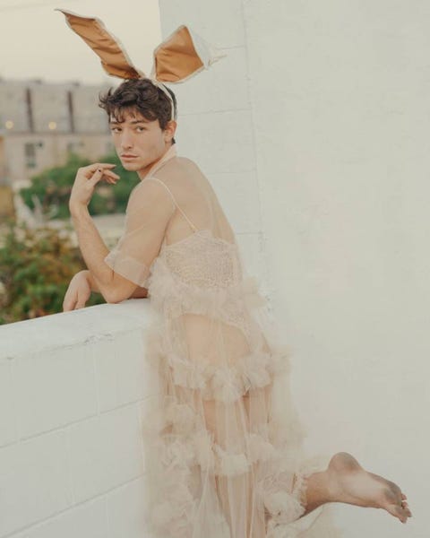 Ezra Miller, estrella de 'Animales Fantásticos', se convierte en Conejita  Playboy