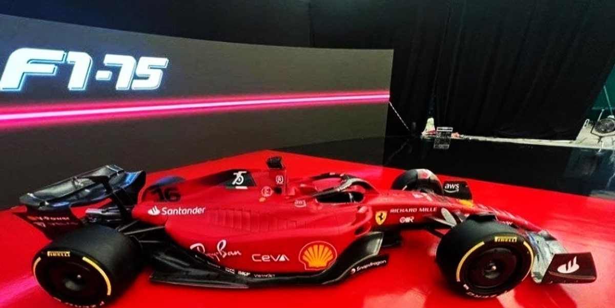 Proiezione della Ferrari F1-75 Sainz e Leclerc