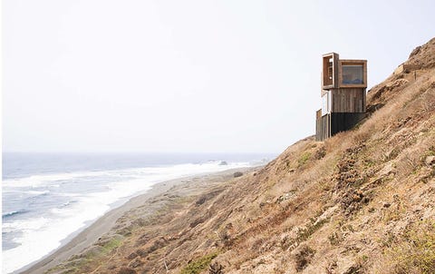 Una casa de madera de diseño de 24 m2 con vistas al mar