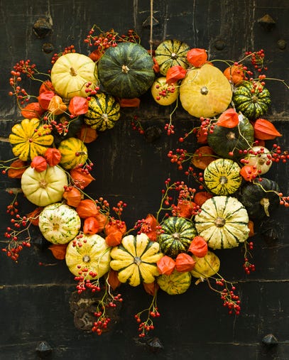 31 Creative And Festive Ways To Decorate Your Front Door For Fall thumbnail