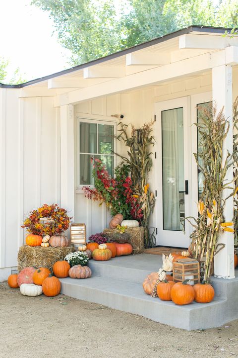 20+ Pretty Fall Porch Decor Ideas - Best Outdoor Fall Decorations