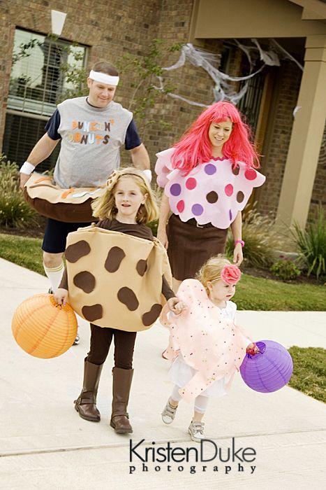 55 Best Family Halloween Costumes: Creative & Easy Ideas for 2022