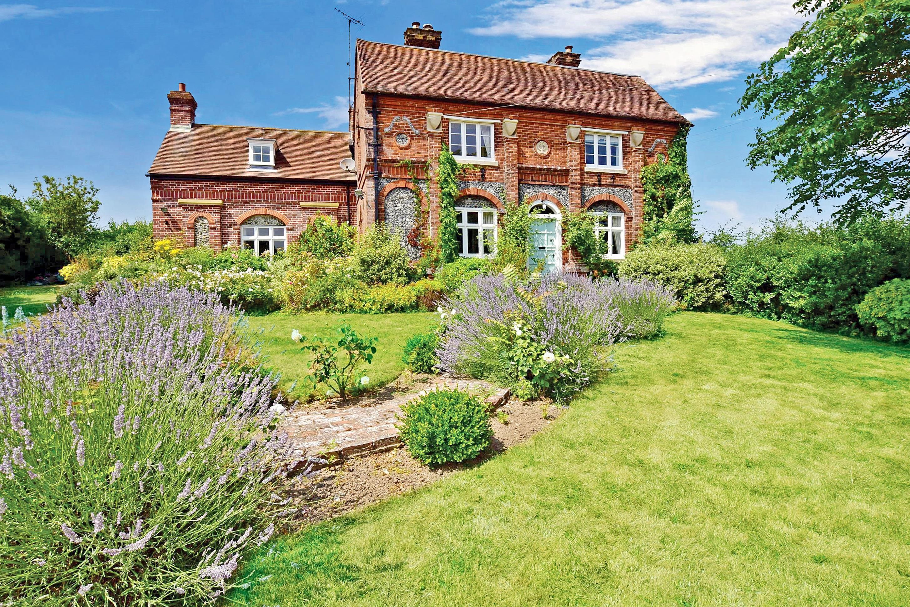 Idyllic Country House For Sale In Kent Country Houses For Sale