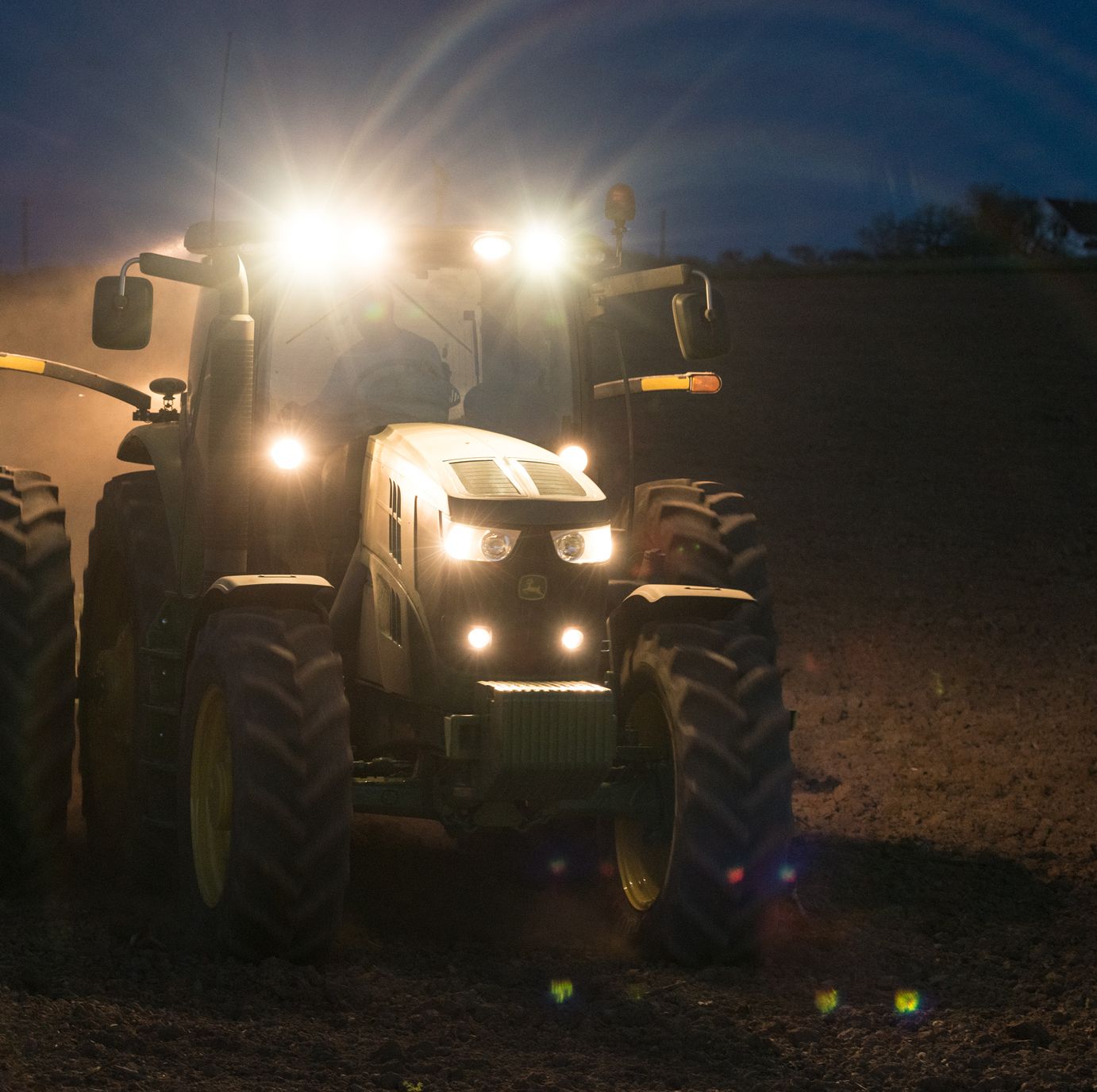 Farmers Say the Sun Turned Their John Deere Tractors Into 'Demon-Possessed' Machines