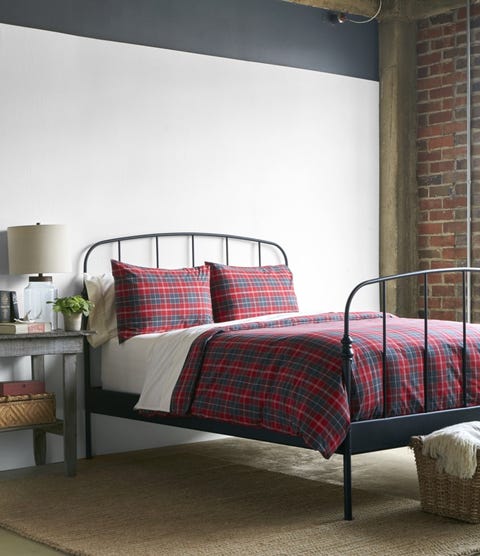 farmhouse christmas decorating ideas plaid bedding