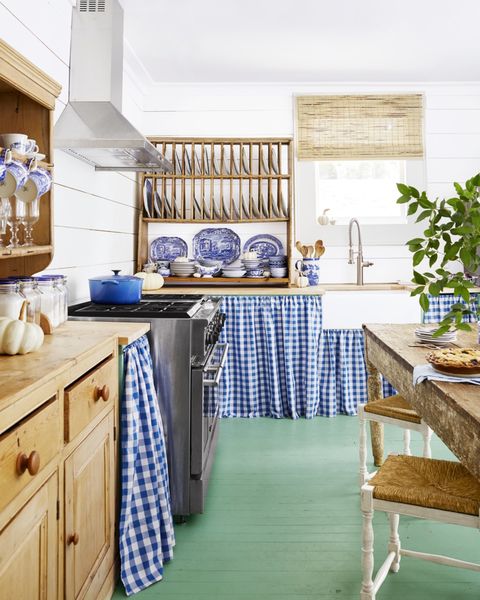 farmhouse style and decor ideas  for a gingham kitchen