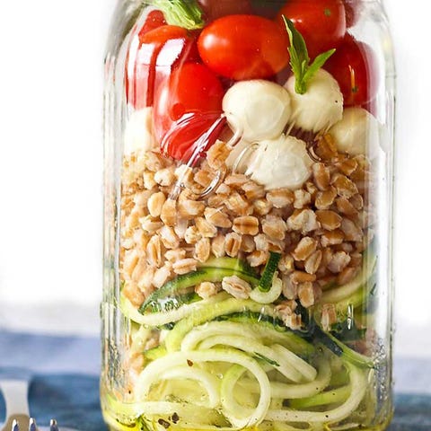 Zucchini Noodle Mason Jar Salad with Farro and Mozzarella Zucchini Noodle Mason Jar Salad with Farro and Mozzarella