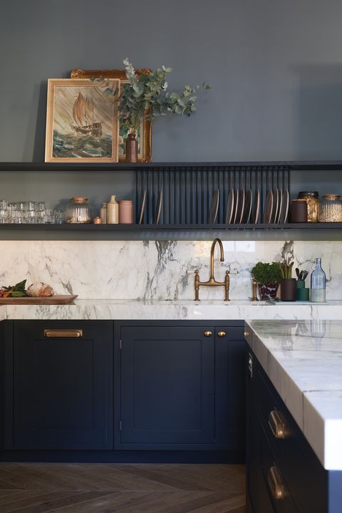 20 Dark Kitchen Ideas For Every, Best Dark Color For Kitchen Cabinets