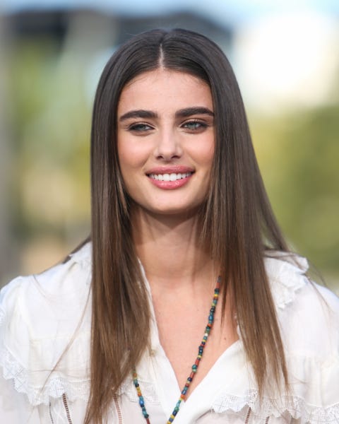 華やかグラマラスのお手本 テイラー ヒルのロングヘアアレンジ 華やかグラマラスのお手本 テイラー ヒルのロングヘアアレンジ