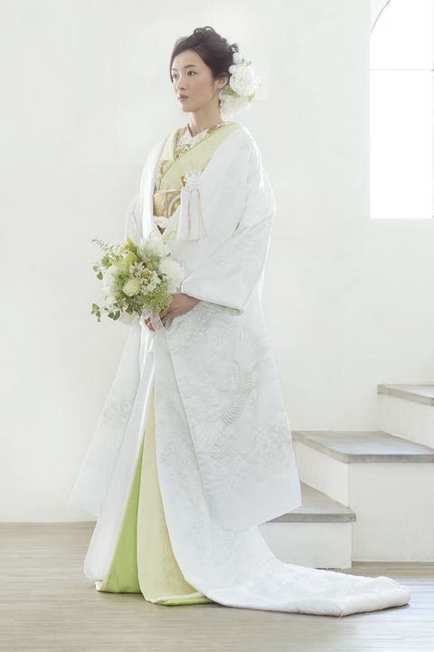 フェリーチェ＆ベリッシマの白無垢を着たモデルの写真。