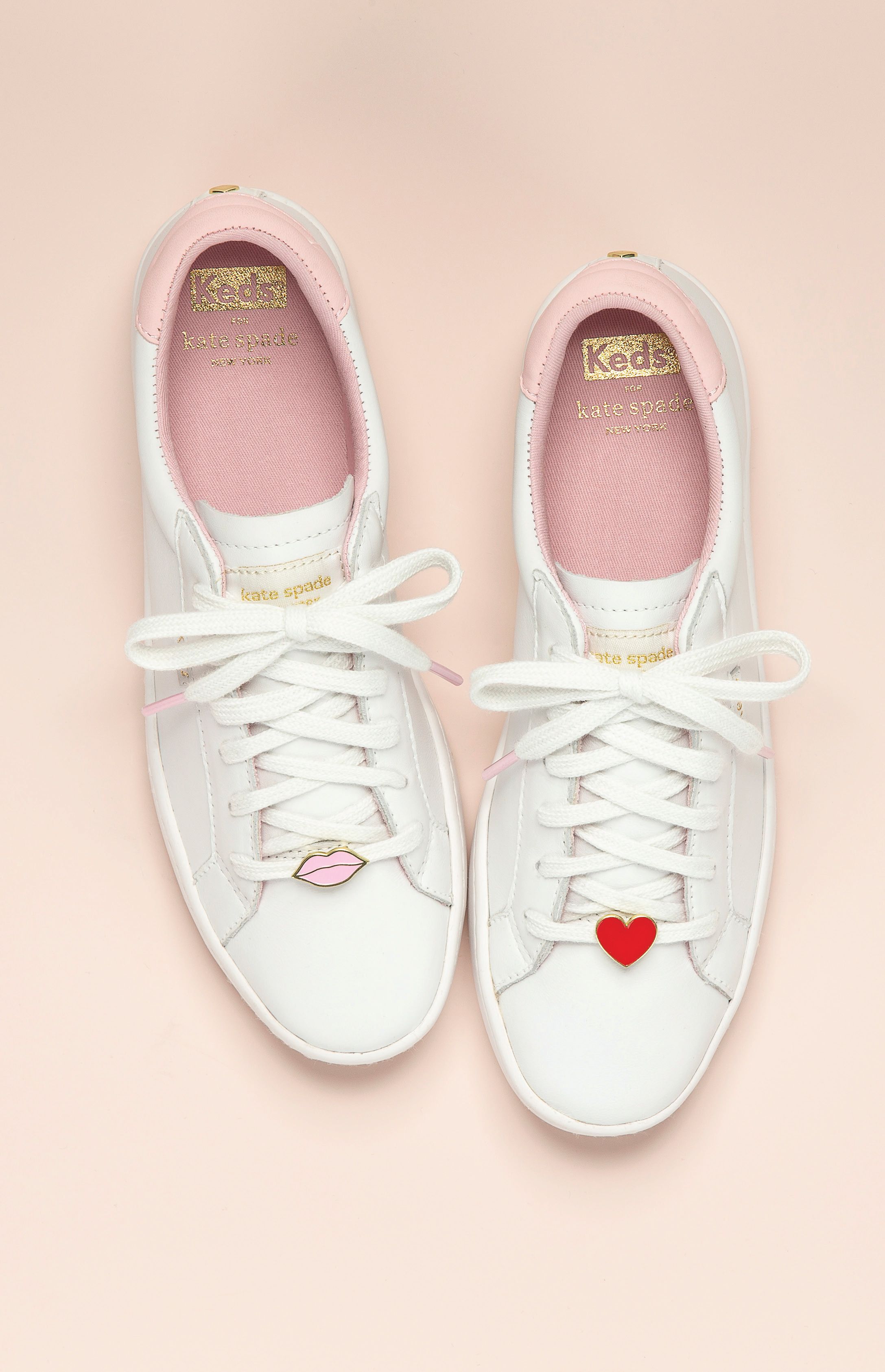 Keds X Kate Spade 亮片球鞋太夢幻！推出奶油白和玫瑰金兩款緞帶婚鞋