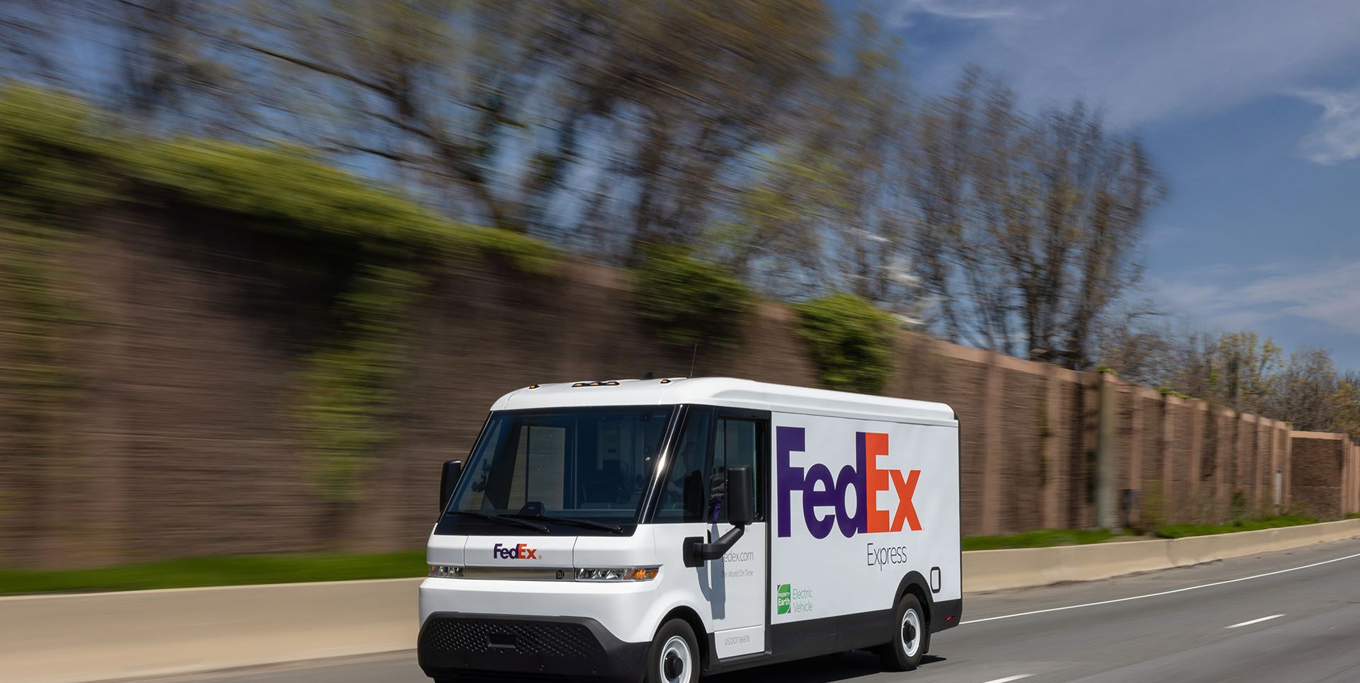 BrightDrop Delivers the First 150 EV Vans to FedEx