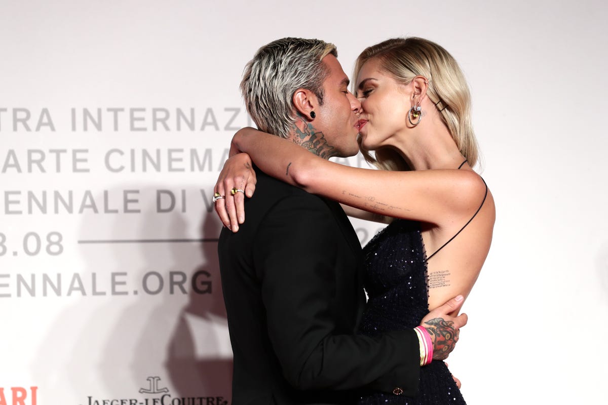 chiara ferragni instagram foto virale del pancione con fedez