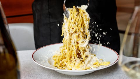 plate of cacio e pepe