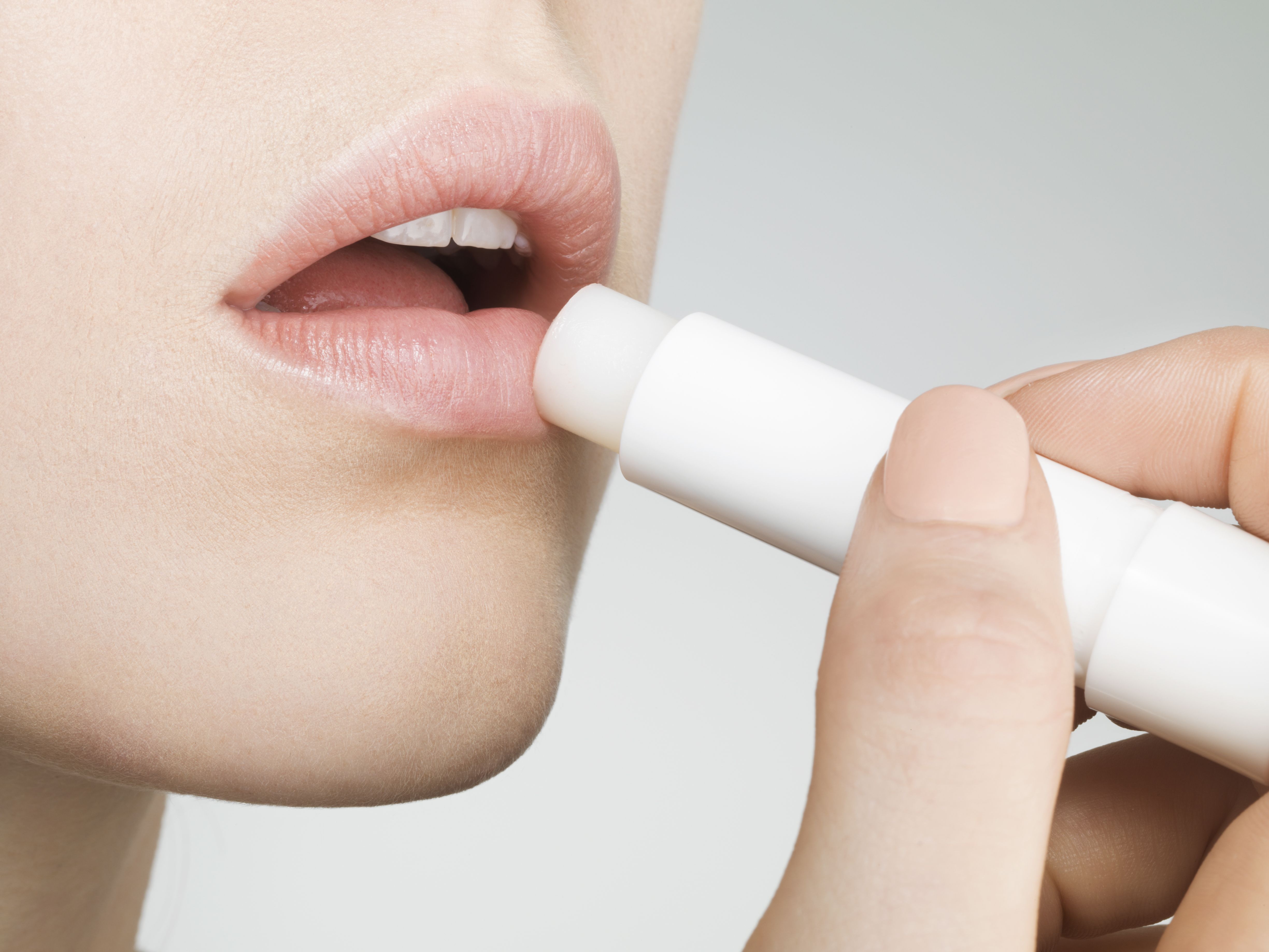 唇 腫れ かゆい 唇が痒い かゆみの原因と正いリップケア方法