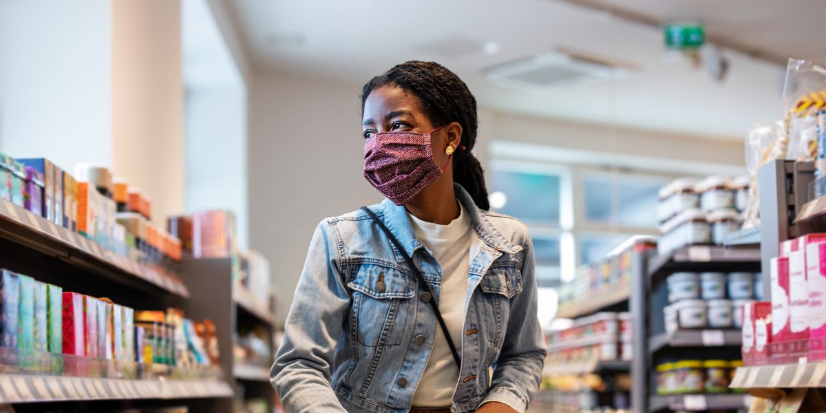 When are we going to stop wearing face masks?  What health experts predict