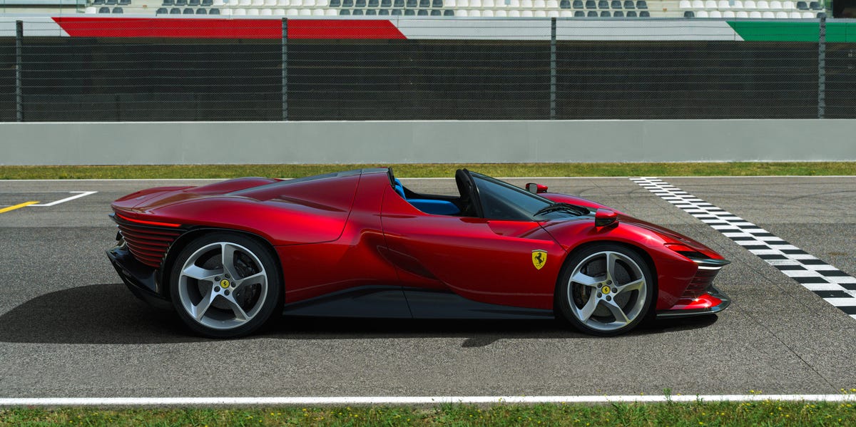 Ferrari cierra un 2022 de rÃ©cord con 13.221 coches vendidos - Car and Driver 