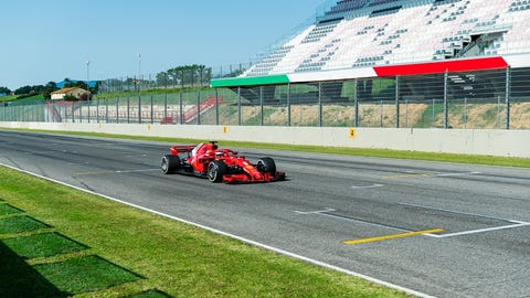 ferrari y sebastian vettel realizan una jornada de pruebas sobre el ferrari sf71h de 2018 en el circuito de mugello