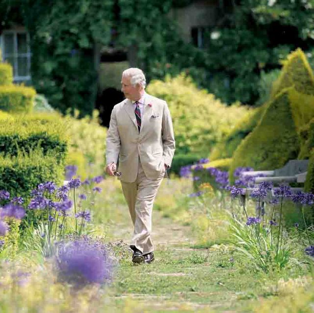 庭は癒やし、庭は楽しみ、庭はプライド──そんなふうに庭を愛し、
語る英国人。そしてイギリス王位継承者第１位にあたるチャールズ皇太子もまた、
40年前から広大な庭造りに励む「造園家」としての顔をもちます。
英国式庭園のアイデンティティは、ありのままの自然の姿を保ちながら、それでいて理想的な
調和と美を重んじることにあり、それはそのまま地球環境問題の
解決にもつなげられるのではないでしょうか。緑を保ち、社会貢献や
世界の平和にもつながる