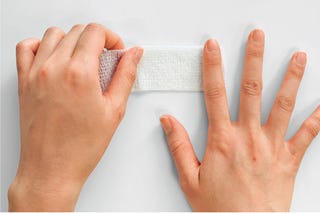 関節の痛み 手のこわばり 更年期特有の手指の不調をセルフケアで解消 関節の痛み 手のこわばり 更年期特有の手指の不調をセルフケアで解消