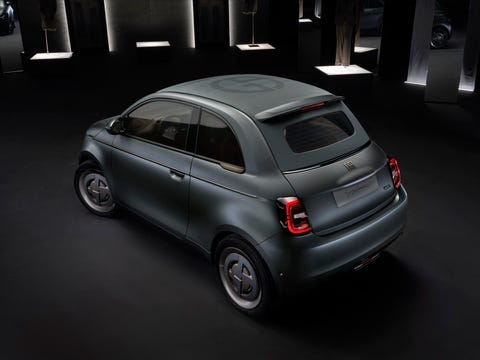 Armani 也出電動車 黑鑽石頂級車款 奢華內裝公開 Armani 也出電動車 黑鑽石頂級車款 奢華內裝公開