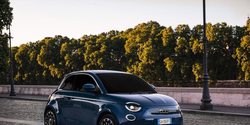The 2024 Fiat 500e Is the Urban EV We Need