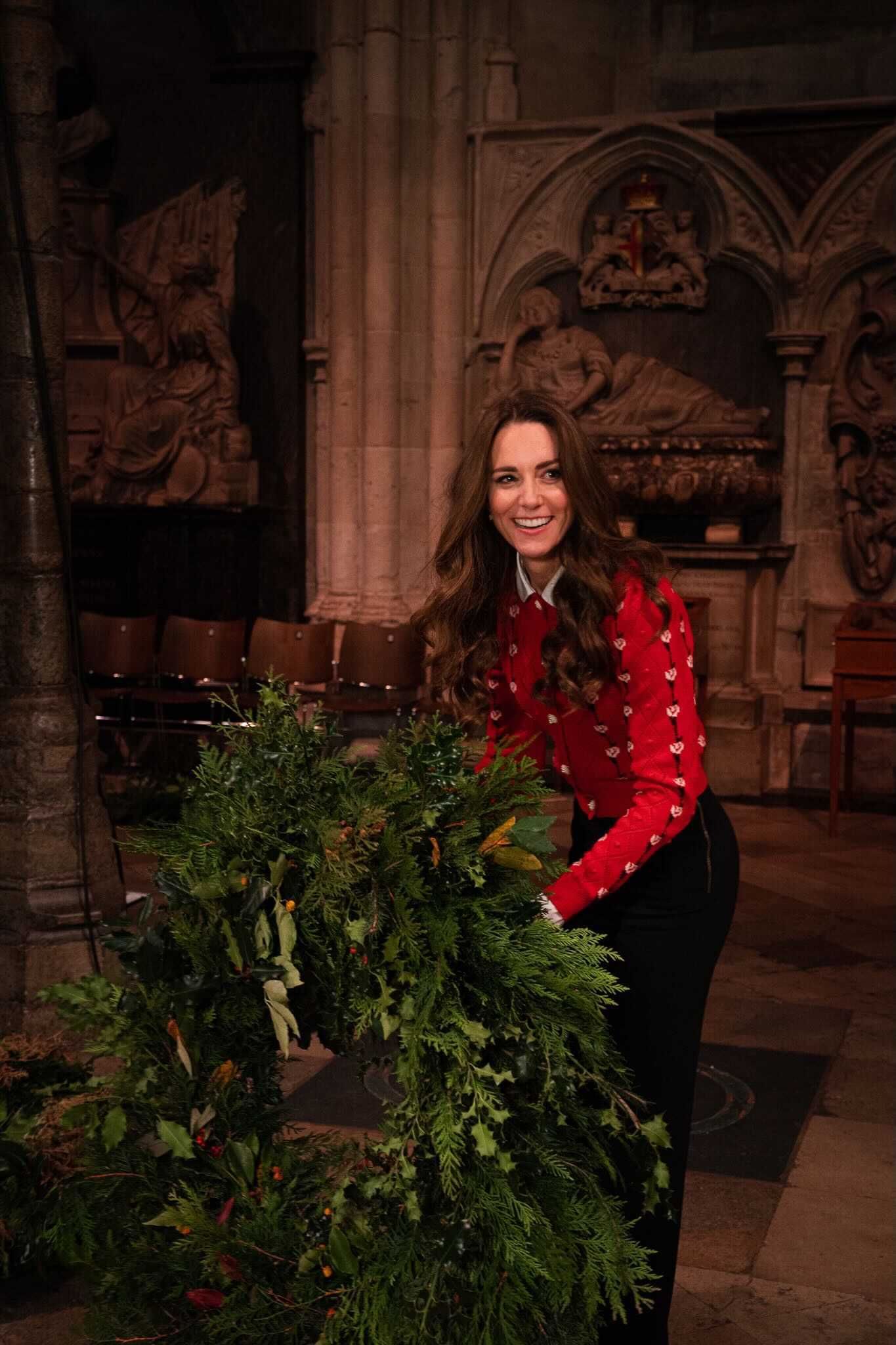 Kate Middleton Christmas Photo 2022 See Photos Of Kate Middleton's Festive Christmas Decorations At Westminster  Abbey