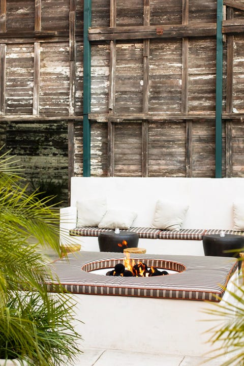 19 Best Backyard Fire Pit Ideas Stylish Outdoor Designs 19 Best Backyard Fire Pit Ideas Stylish Outdoor Designs