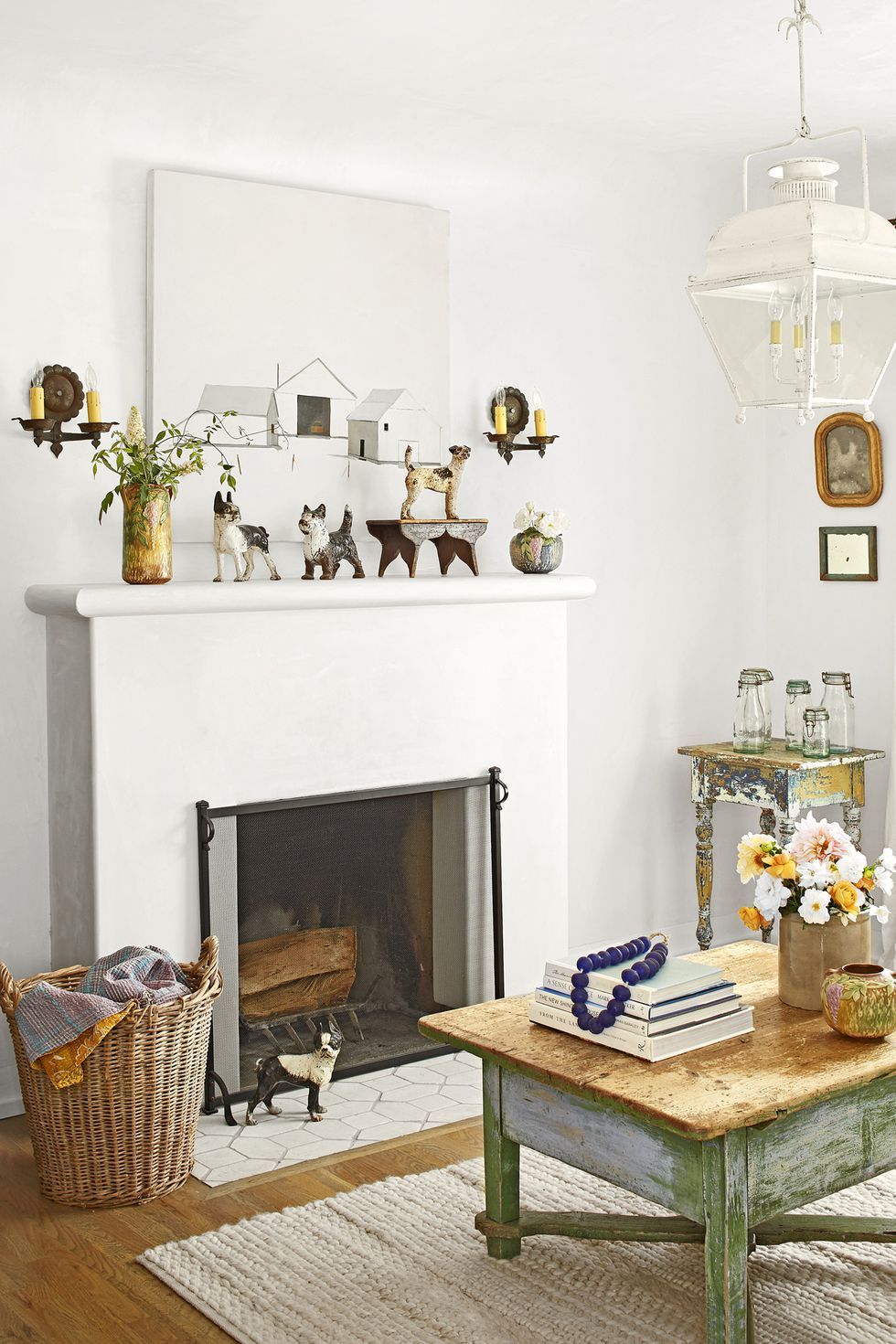 45 Best Fireplace Mantel Ideas, Living Room Fireplace Mantel Decorating Ideas