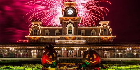 Fireworks, Landmark, Event, Fête, Architecture, Night, Recreation, New year's eve, Holiday, New year, 