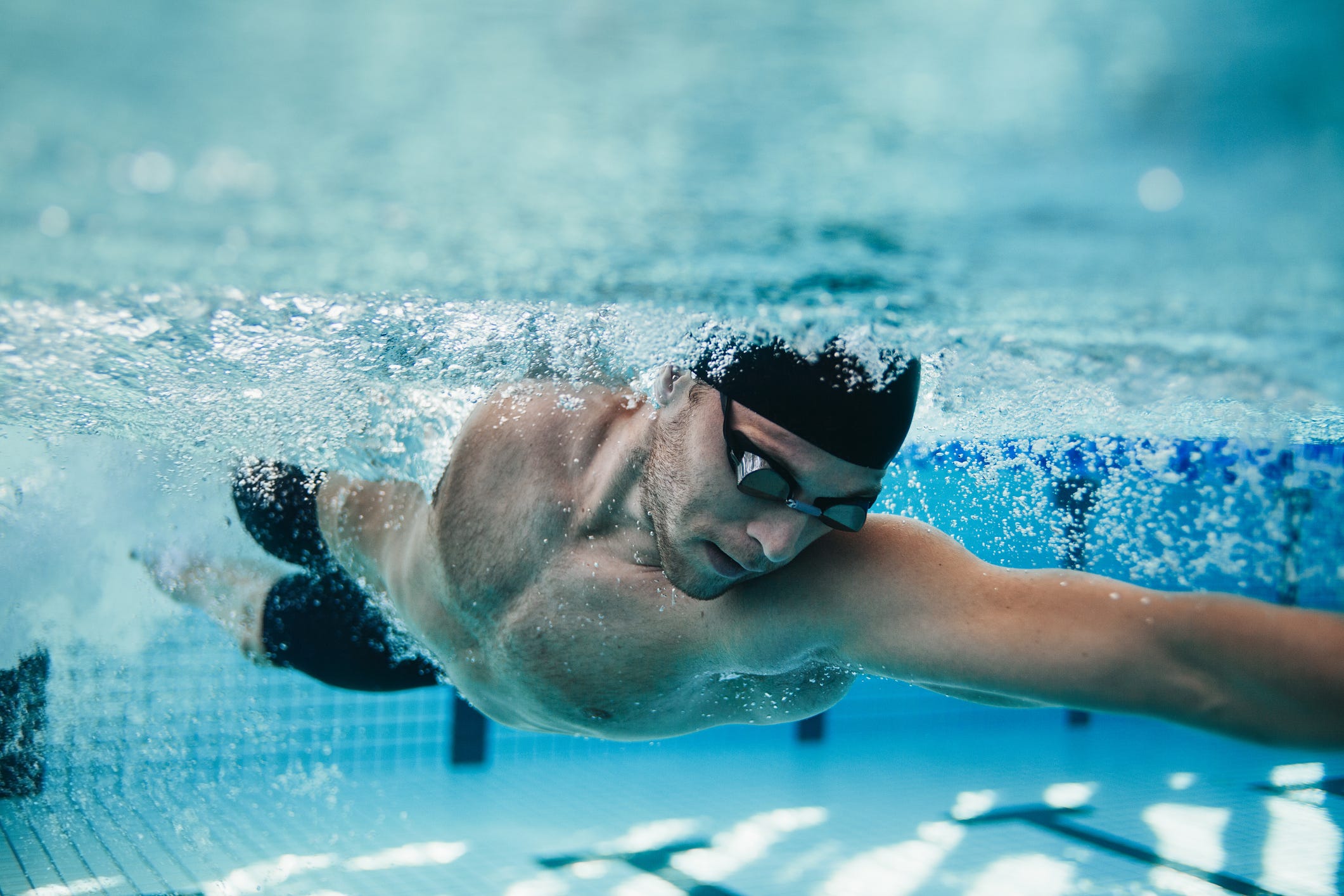 Kann Schwimmen Ihnen helfen, schneller zu laufen 