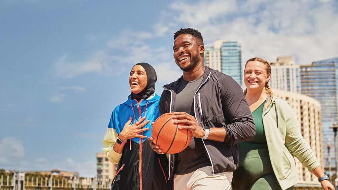 你的運動好幫手!Fitbit推出全新「Versa 4健身智慧手錶」,超過40種 ...
