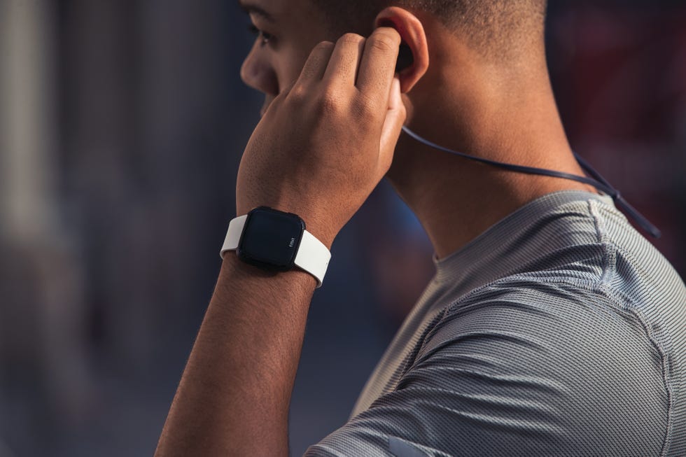 fitbit versa for running review
