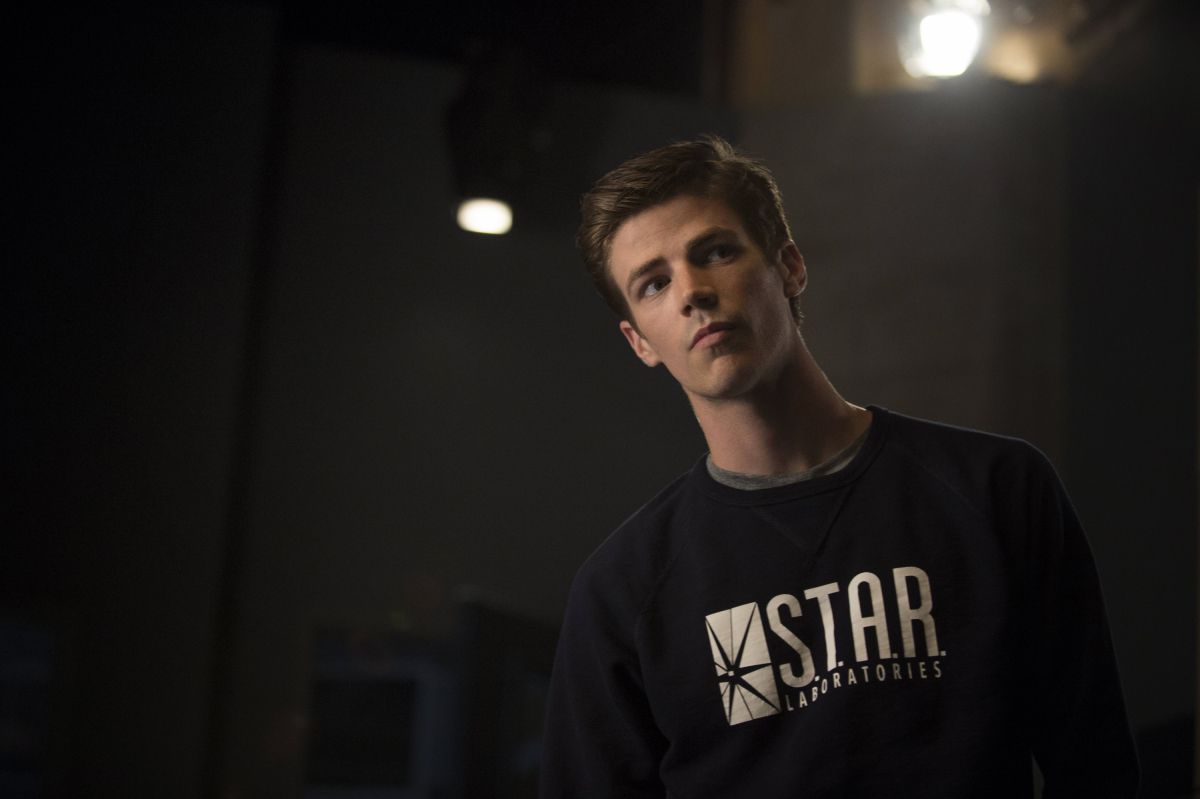 the flash wearing star labs sweatshirt