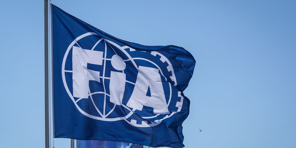 Bandera de la Fédération Internationale de l'Automobile (FIA)