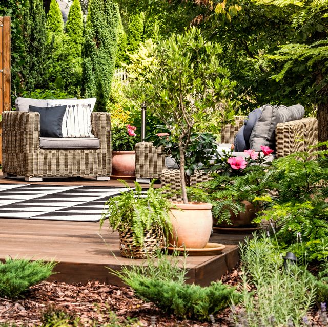 12 Diy Floating Deck Ideas Backyard, Small Garden Design Ideas With Decking