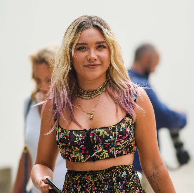 CAL: Releases - Page 5 Florence-pugh-wears-gold-pendant-earrings-a-gold-jadior-news-photo-1660236572.jpg?crop=0.668xw:1.00xh;0