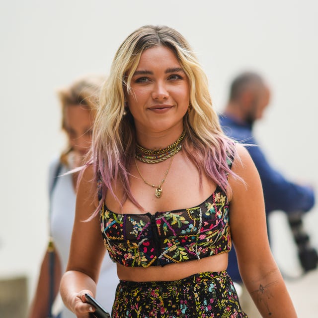 CAL: Releases - Page 5 Florence-pugh-wears-gold-pendant-earrings-a-gold-jadior-news-photo-1660236572.jpg?crop=0.668xw:1.00xh;0