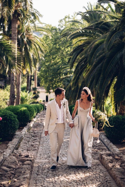 https://hips.hearstapps.com/hmg-prod.s3.amazonaws.com/images/florrie-and-tarquin-2-bazaar-edits-43-of-170-1574786144.jpg?crop=1xw%3A1xh%3Bcenter%2Ctop&resize=480%3A%2A