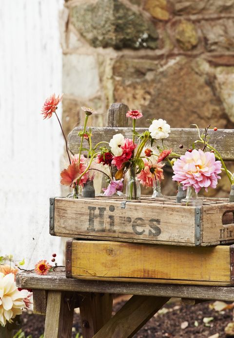 52 Easy Flower Arrangement Ideas, Wooden Vase Flower Arrangements