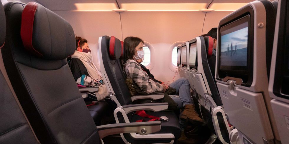 コロナ禍で安全に飛行機に乗るためのアドバイス 座席の選び方や 機内で気をつけるべきことって