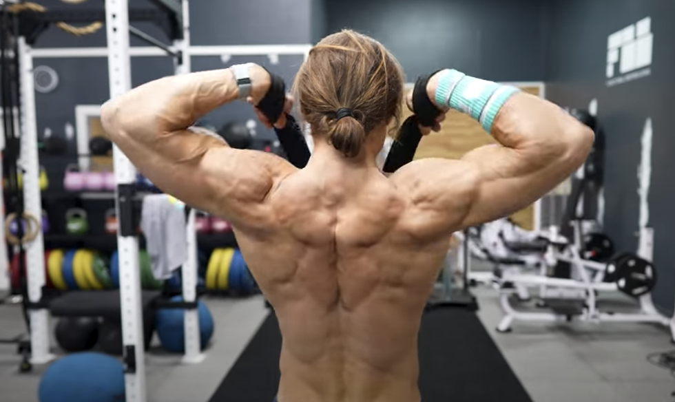 A Top Trainer Shares the Best Back Exercises That Don't Use Machines thumbnail
