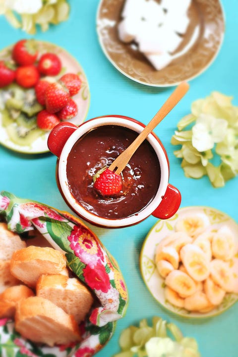 Fondue de chocolate con frutas variadas