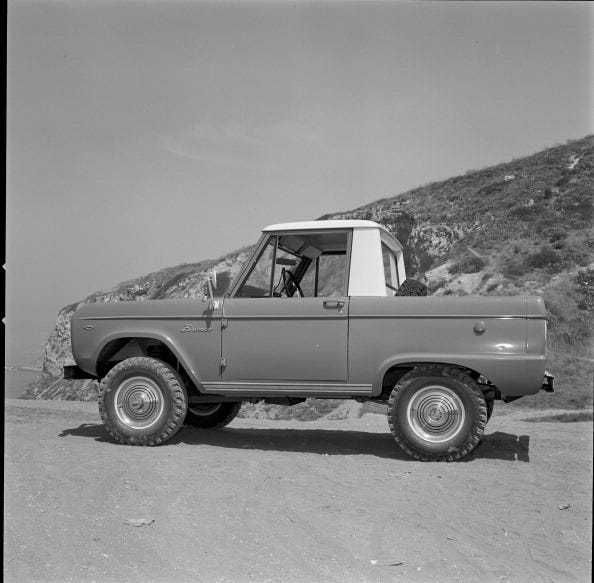 sydney sweeney restores vintage bronco, ford bronco, vintage ford bronco 1966 ford bronco pickup test