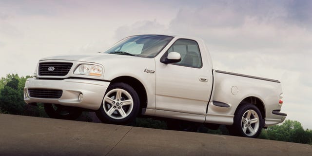 The 01 Ford Svt F 150 Lightning Hauls Tire Smoke