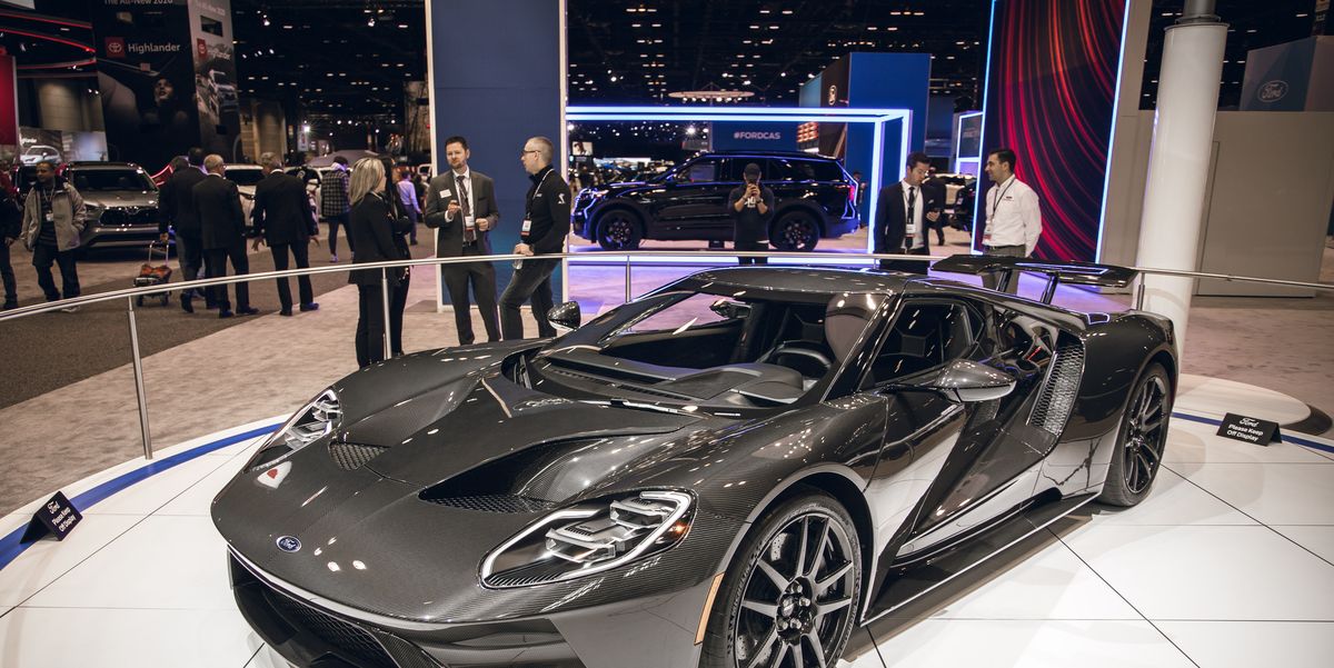 View Photos of 2020 Ford GT