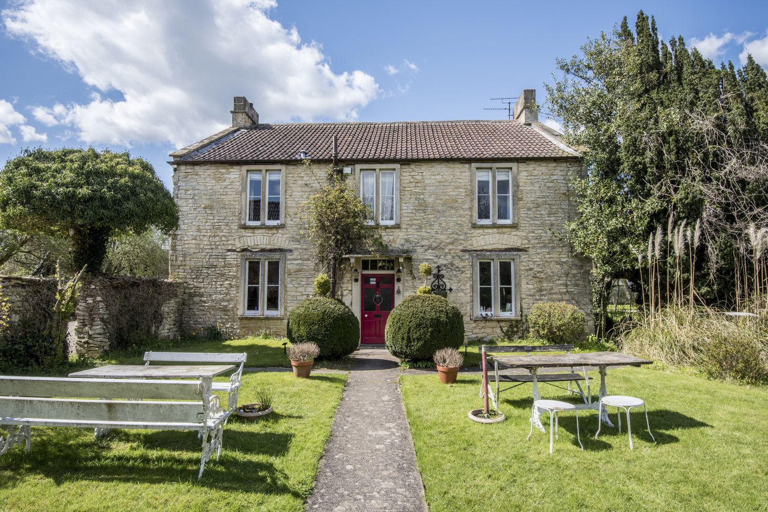 Picture-Perfect Cotswold B&B Inspired Anime TV Show – Fosse Farmhouse B&B